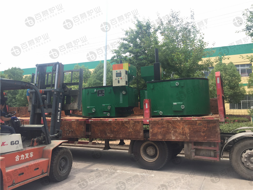 三台熔铝炉装车出发江苏扬州压铸行业应用